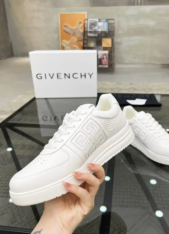 hype Givenchy Sneakers