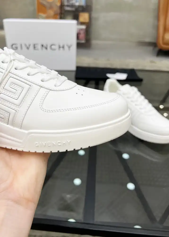 hype Givenchy Sneakers