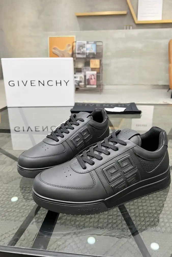 hype Givenchy Sneakers