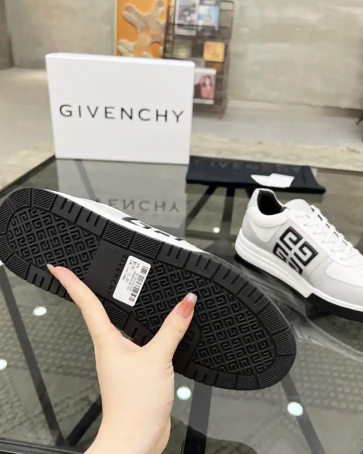 hype Givenchy Sneakers