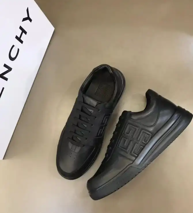 hype Givenchy Sneakers