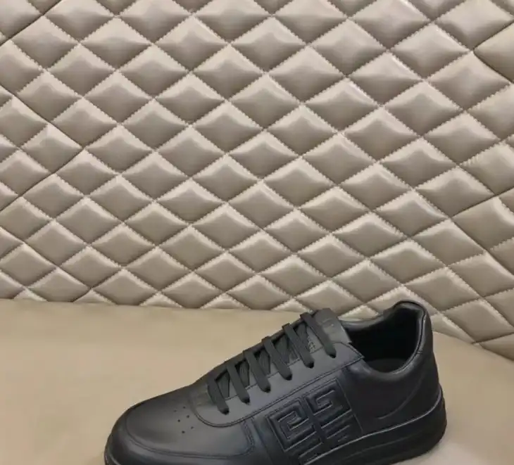 hype Givenchy Sneakers