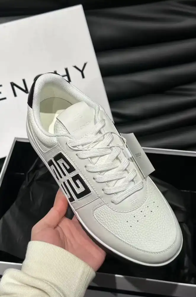 hype Givenchy Sneakers