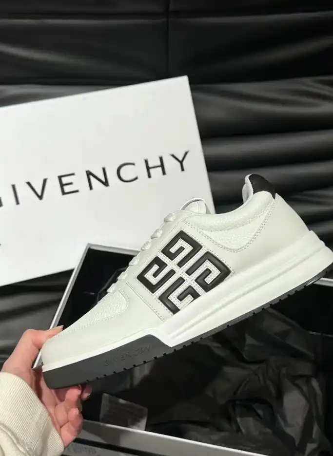 hype Givenchy Sneakers