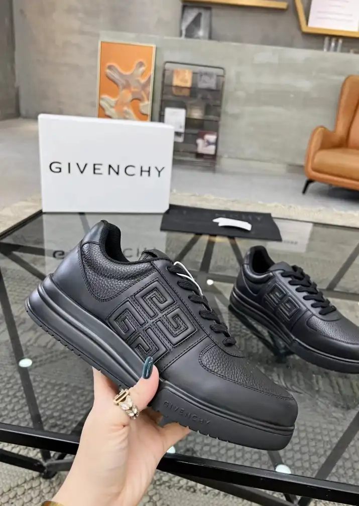 hype Givenchy Sneakers