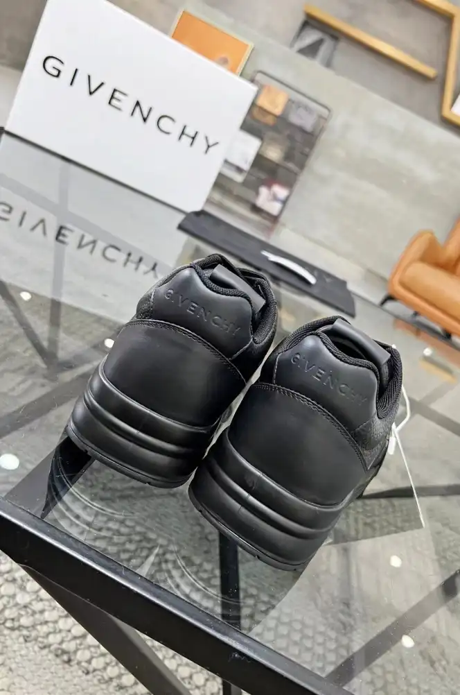 hype Givenchy Sneakers