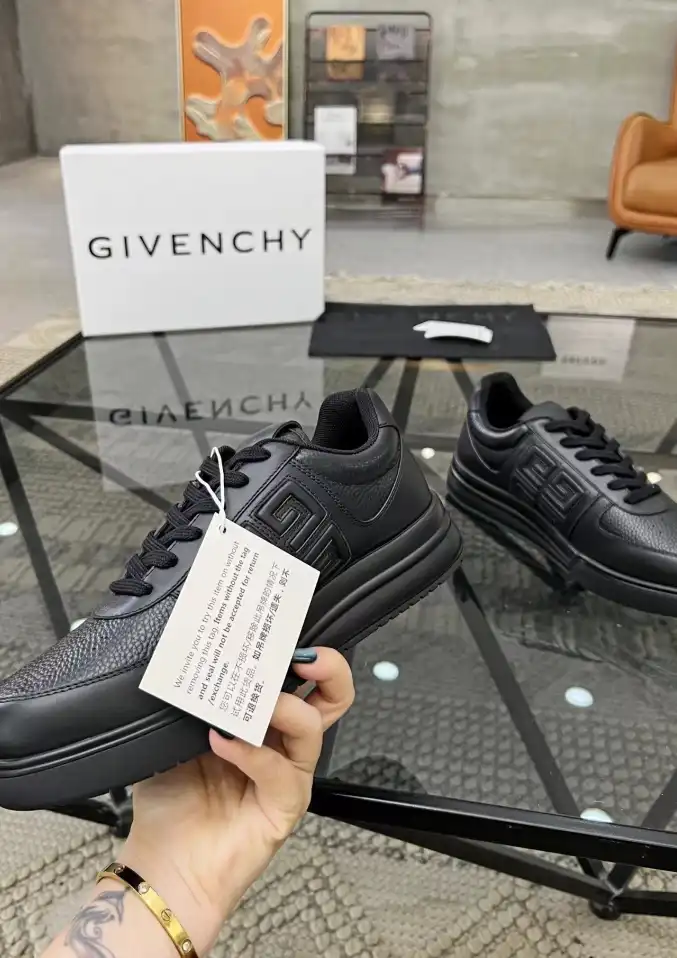 hype Givenchy Sneakers