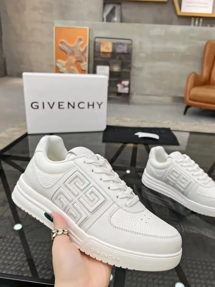 hype Givenchy Sneakers