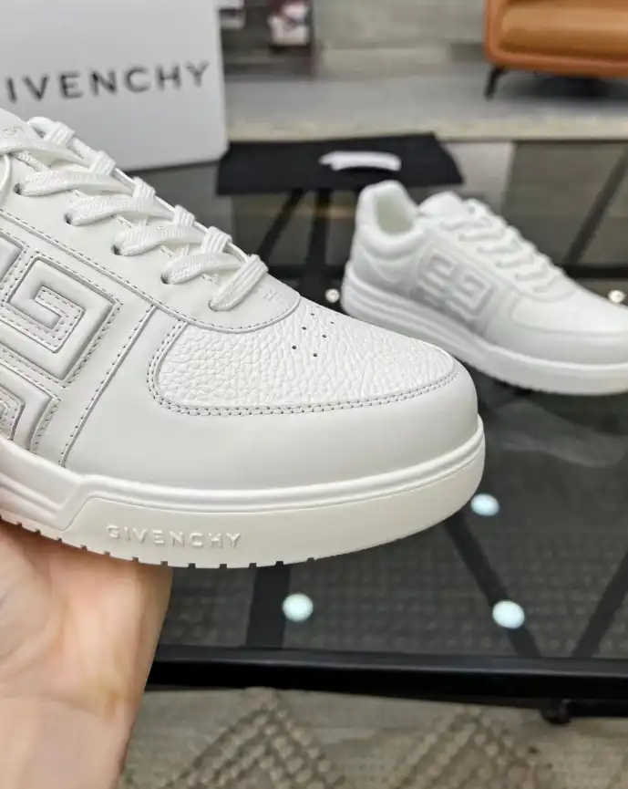 hype Givenchy Sneakers