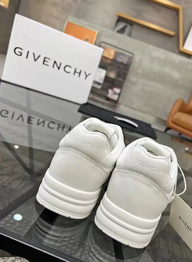 hype Givenchy Sneakers