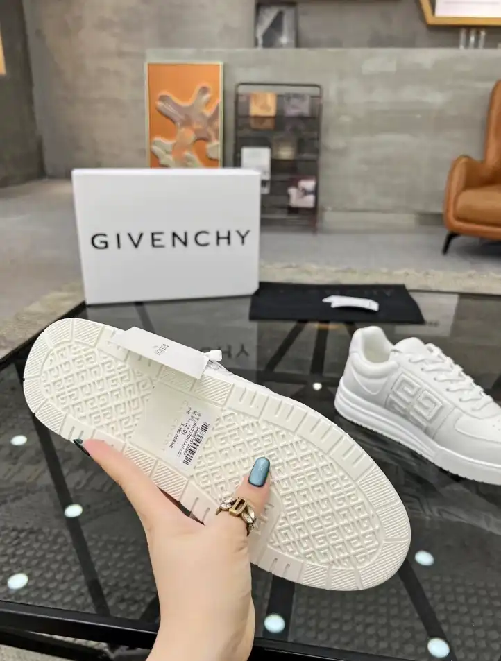 hype Givenchy Sneakers