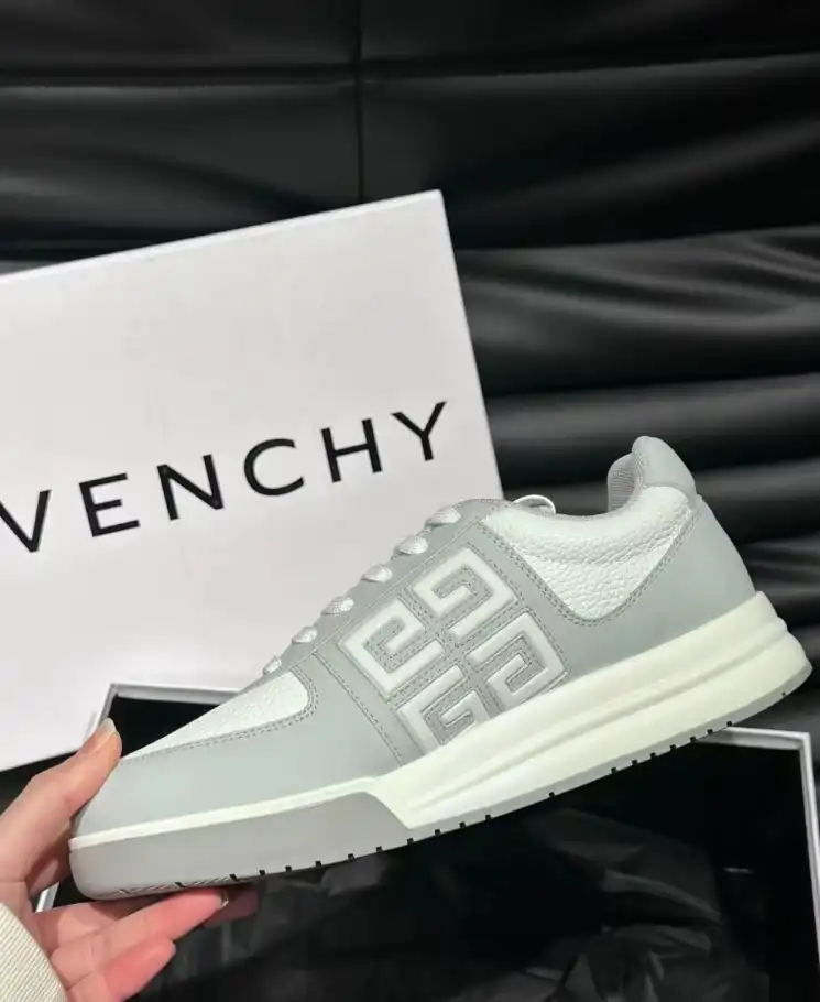 hype Givenchy Sneakers