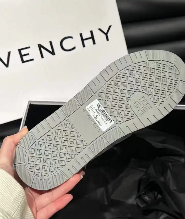 hype Givenchy Sneakers