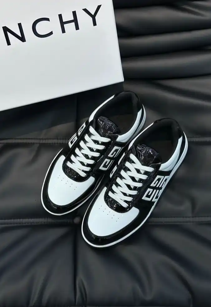 hype Givenchy Sneakers