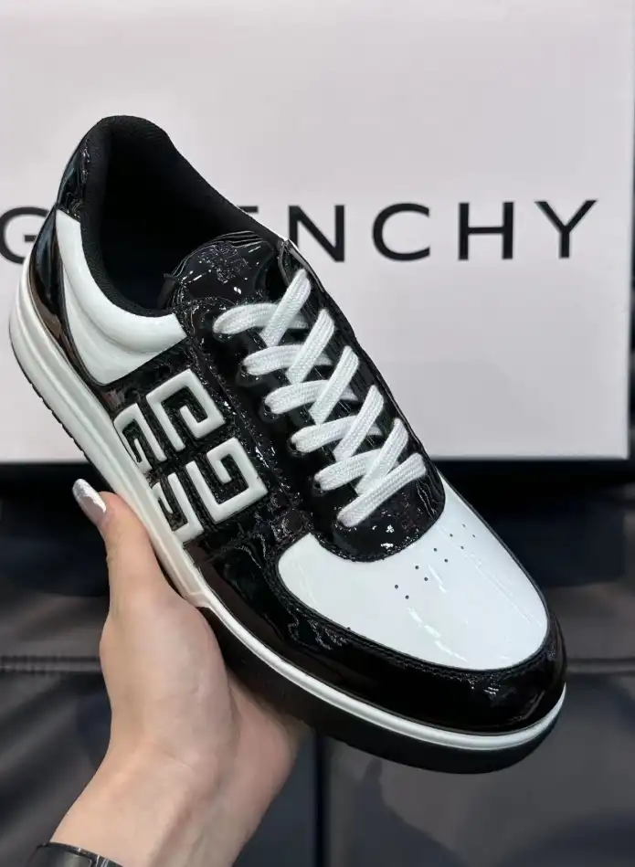 hype Givenchy Sneakers