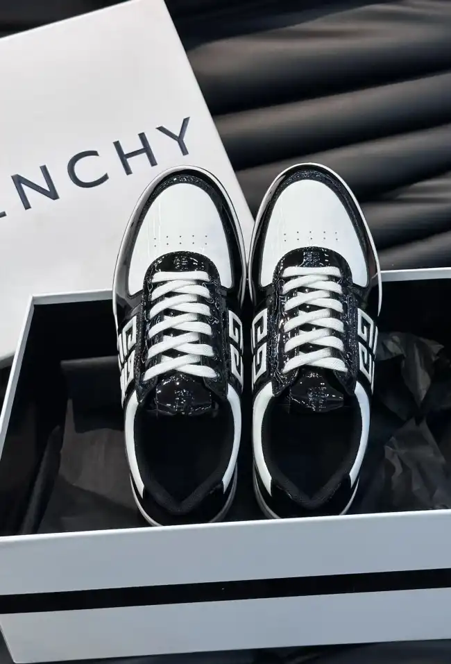 hype Givenchy Sneakers