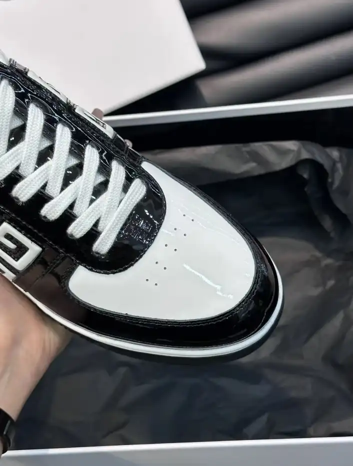 hype Givenchy Sneakers