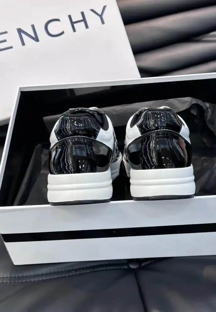 hype Givenchy Sneakers