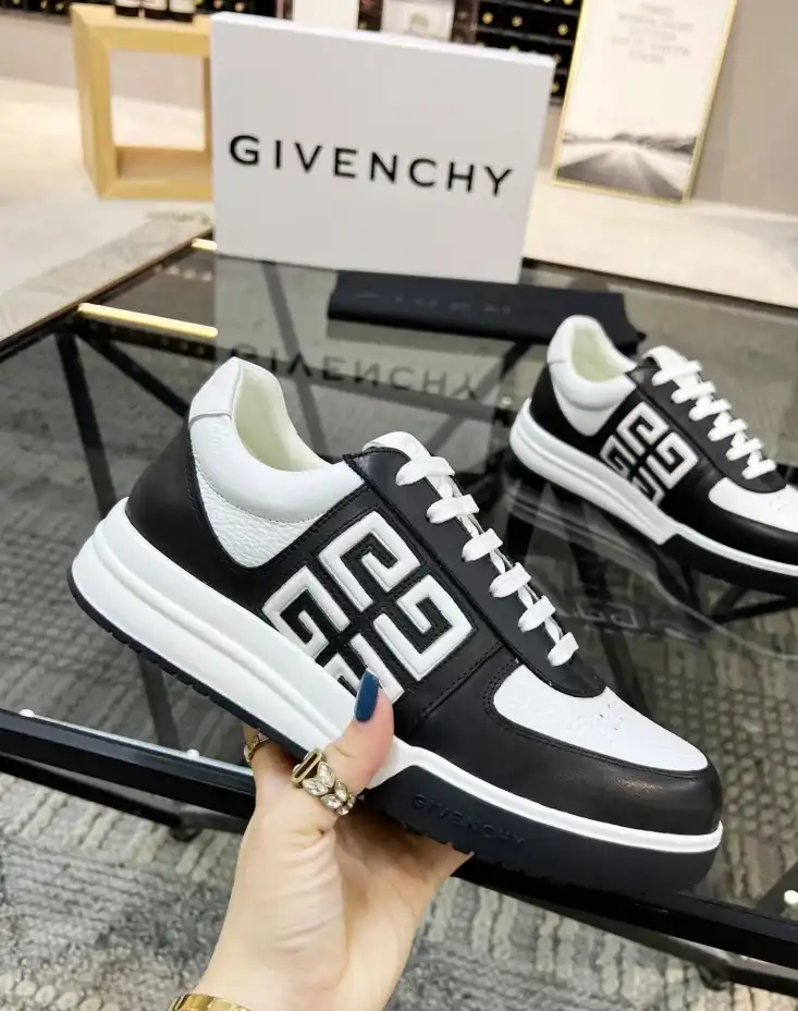 hype Givenchy Sneakers