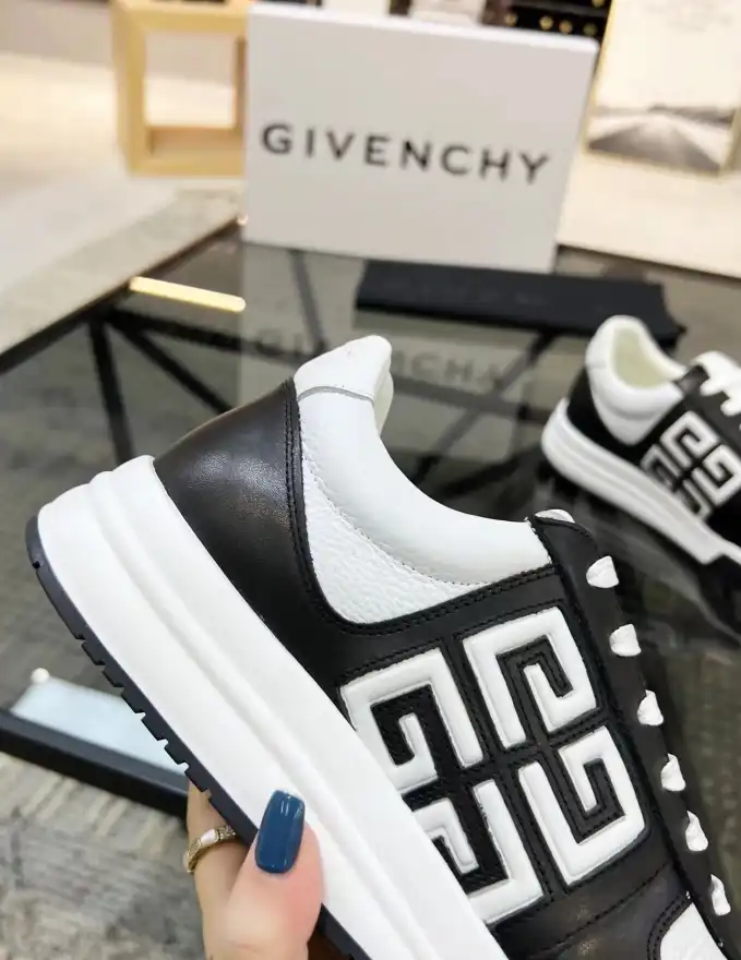 hype Givenchy Sneakers