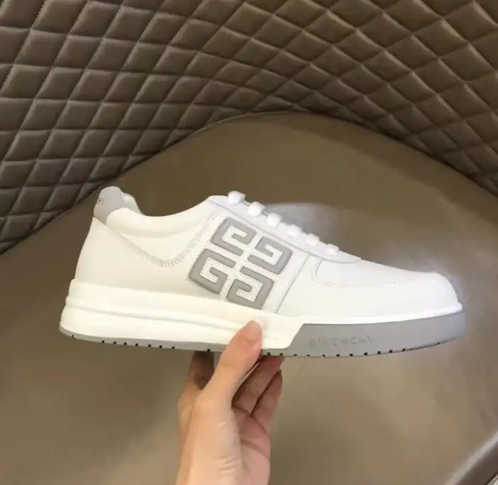 hype Givenchy Sneakers