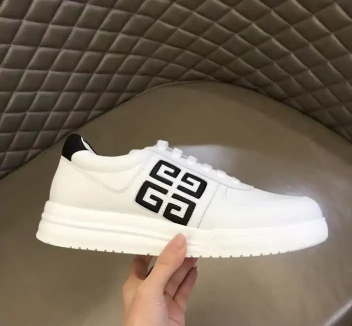 hype Givenchy Sneakers