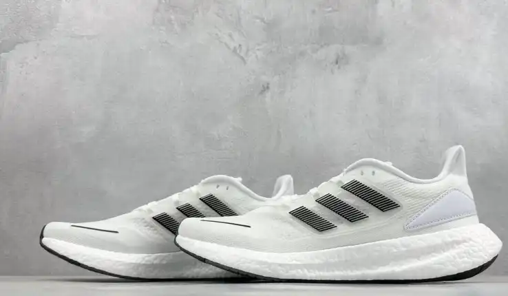 hype Adidas Sneakers