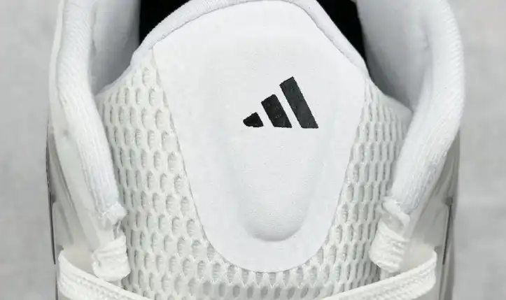 hype Adidas Sneakers