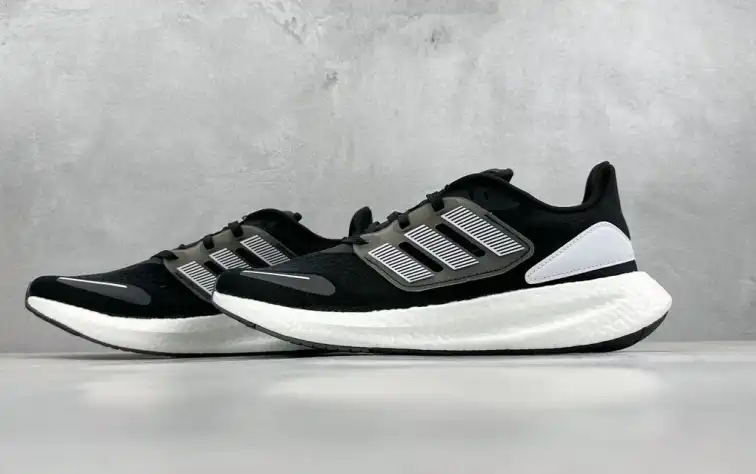 hype Adidas Sneakers