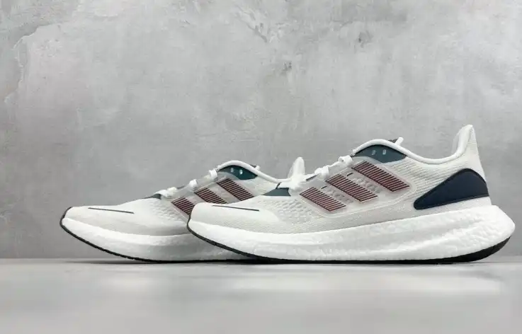 hype Adidas Sneakers