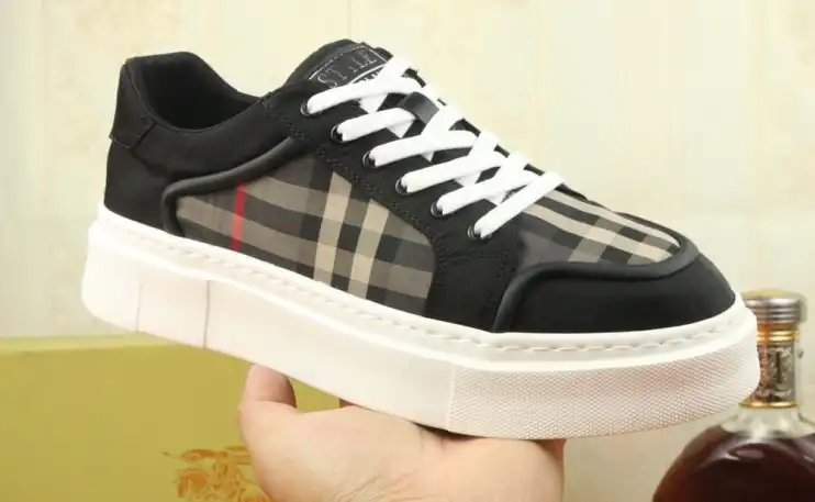 hype Burberry Sneakers