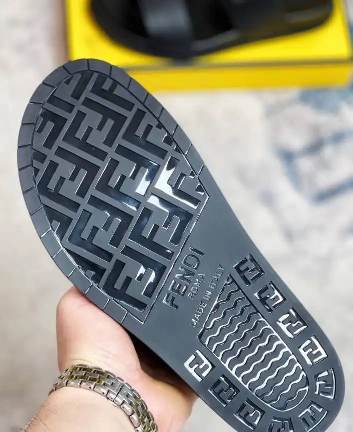 hype Fendi Slippers