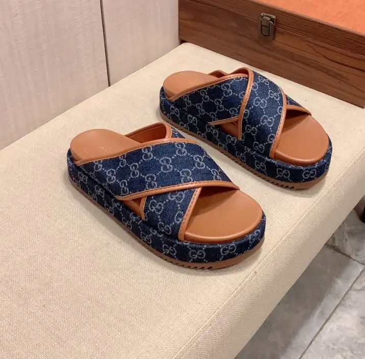 hype Gucci Slippers