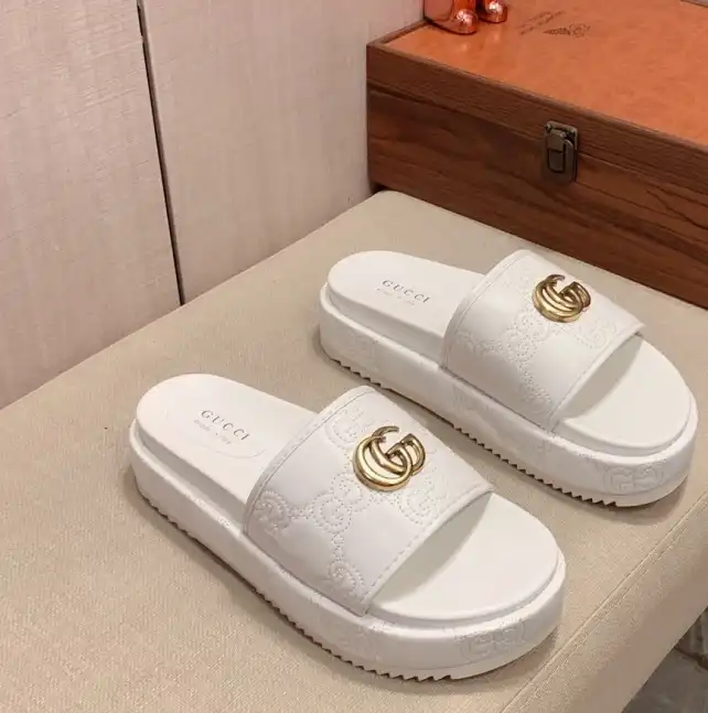 hype Gucci Slippers