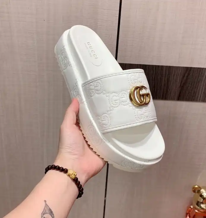 hype Gucci Slippers