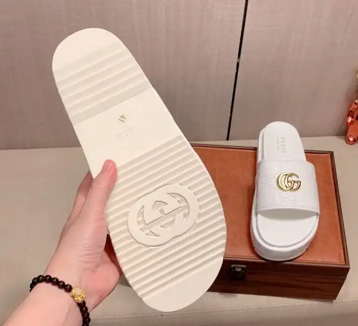 hype Gucci Slippers