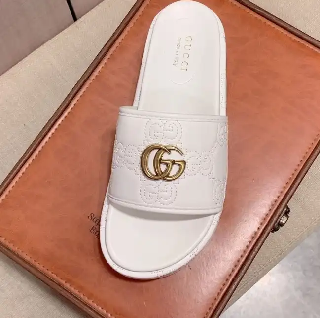 hype Gucci Slippers