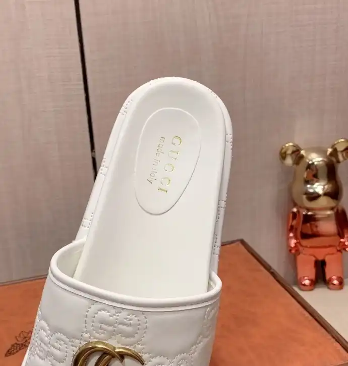 hype Gucci Slippers