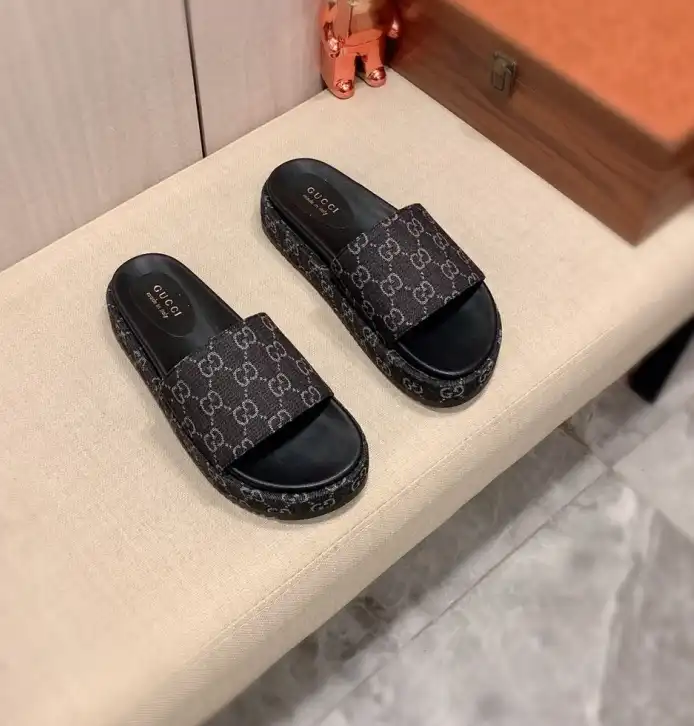 hype Gucci Slippers