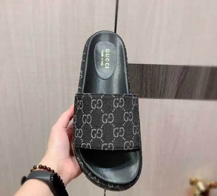 hype Gucci Slippers