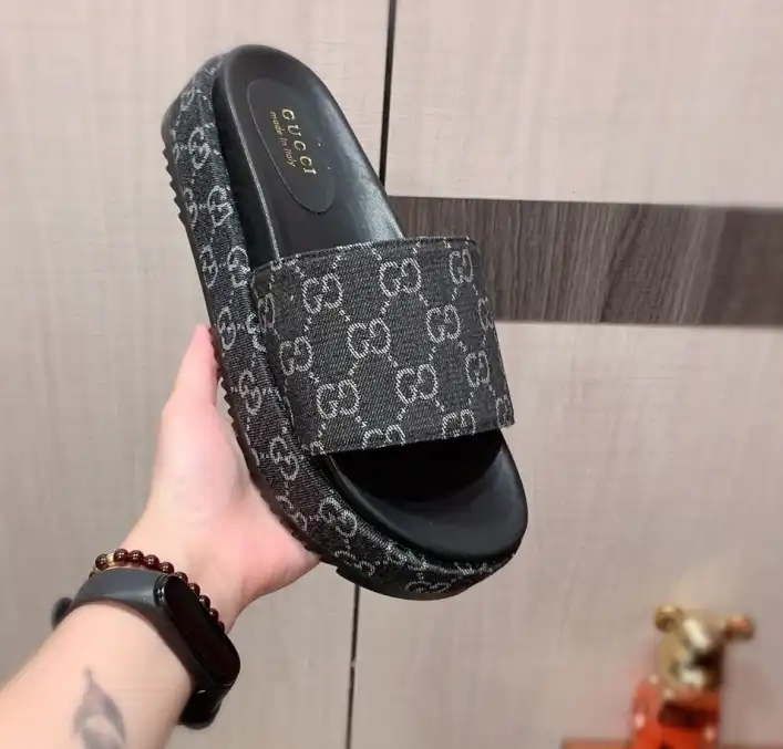 hype Gucci Slippers