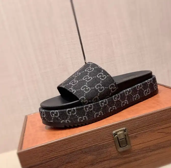 hype Gucci Slippers