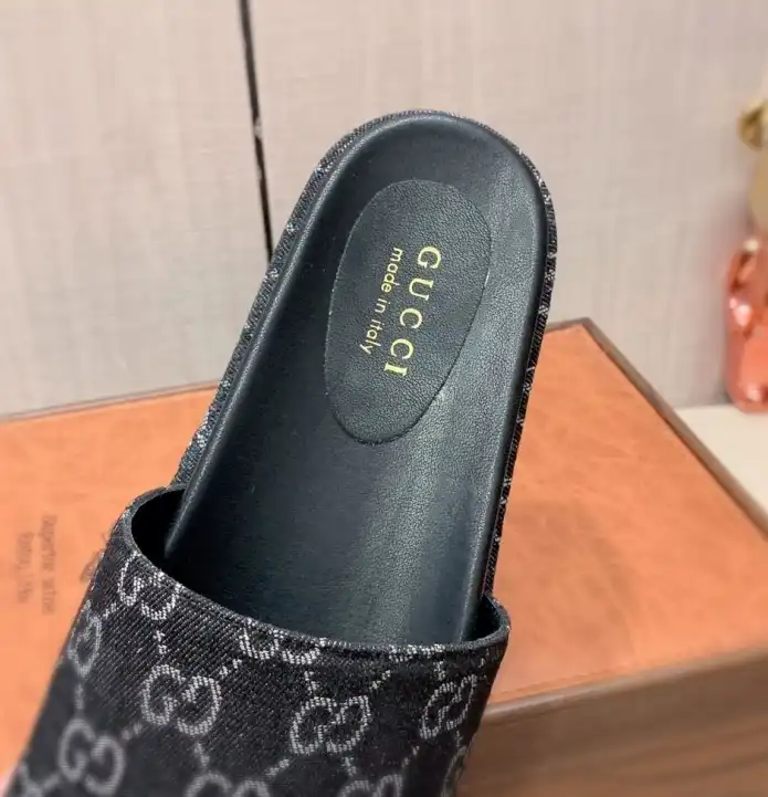 hype Gucci Slippers