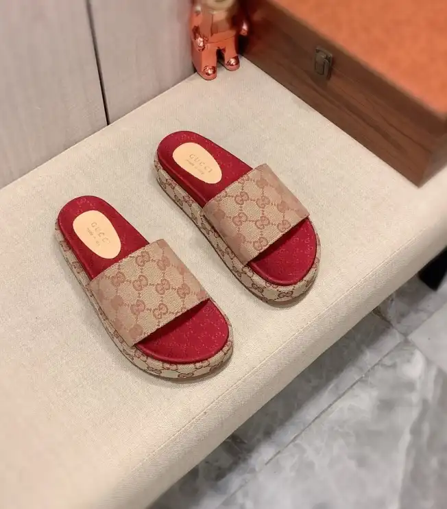 hype Gucci Slippers