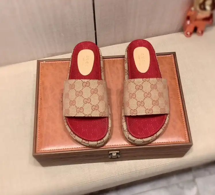 hype Gucci Slippers