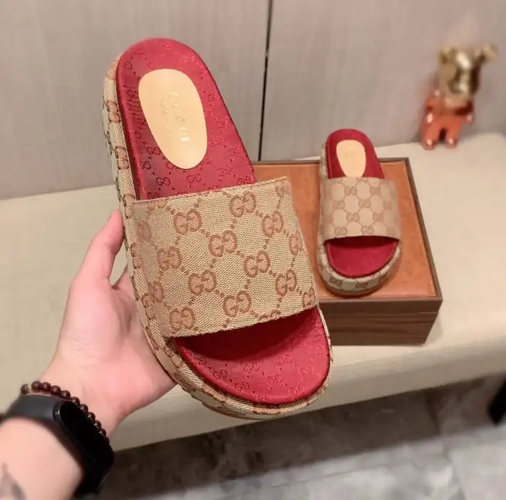 hype Gucci Slippers