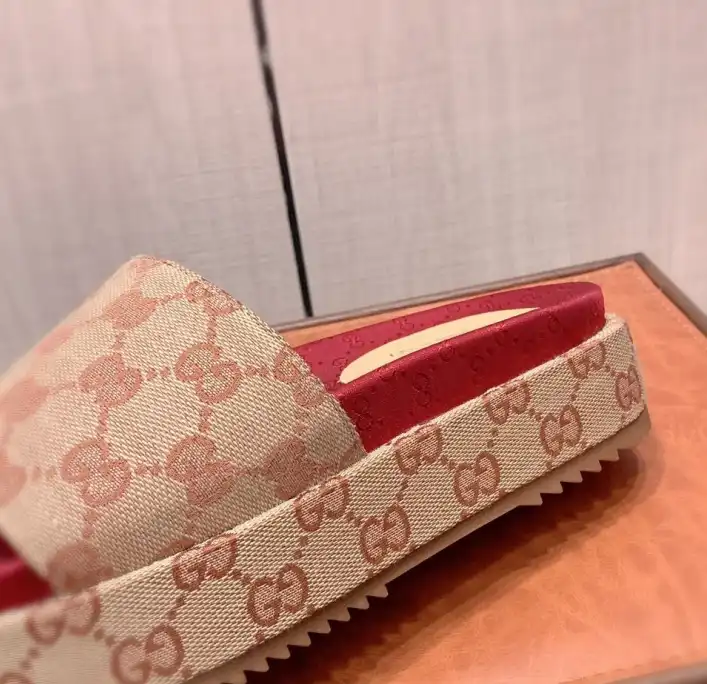 hype Gucci Slippers