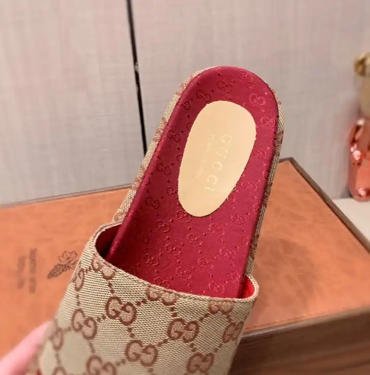 hype Gucci Slippers