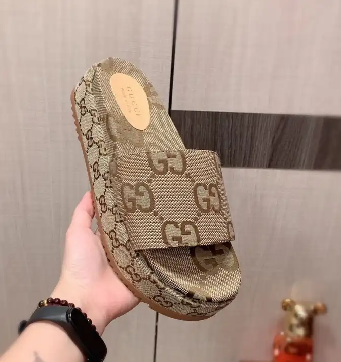 hype Gucci Slippers