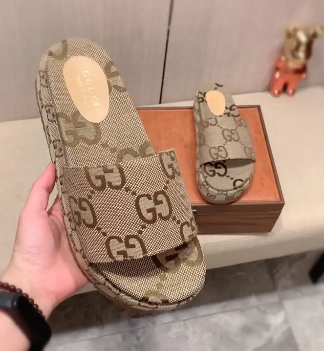 hype Gucci Slippers